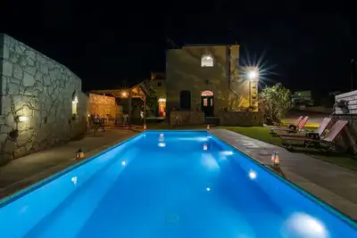 Image de Skandalis - Kalliopi with pool