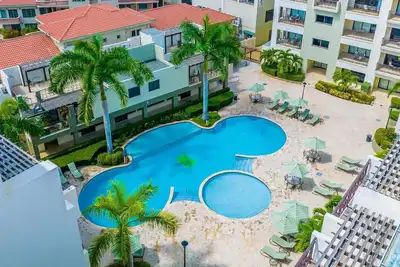Image de New Modern 2br Top Floor Condo Walk to Palm Beach