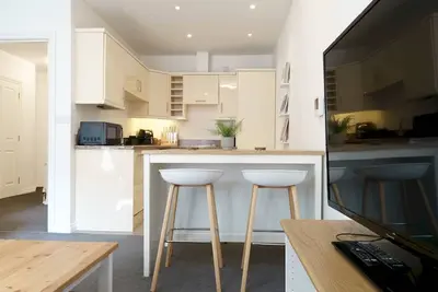 Image de Pass the Keys | Luxury 2br W/ Balcony | Cathedral Qtr. | Parking!