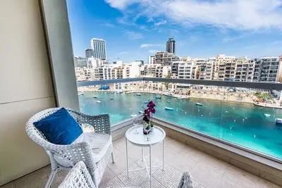 Image de Impressive View 2br Flat in St Julian`s Bay by ArcoCollection