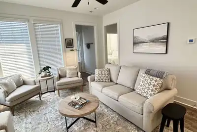 Image de North Plains 6- Minutes from Toomers and 280, 2 king bed end unit