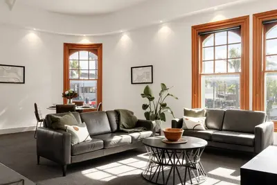 Image de New - 2brd Cbd Apartment