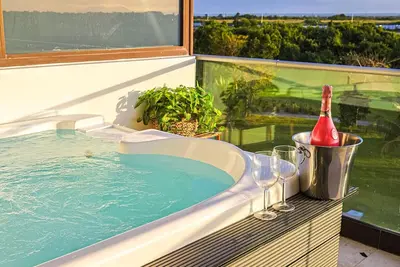 Image de Beautiful Romantic Condo, Balcony with Jacuzzi and Spectacular Golf Course Views