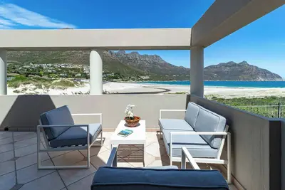 Image de Seaview Beachfront Villa, Beach Club, HoutBay, Cape Town, South Africa