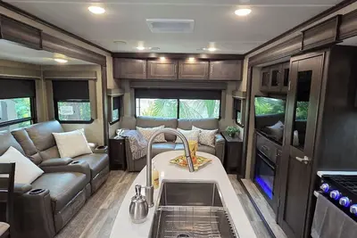 Image de Western Escape | Luxury Rv + Access to Westgate Fun 146