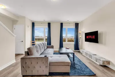 Image de Stylish Niagara Falls Getaway with Rooftop City Views