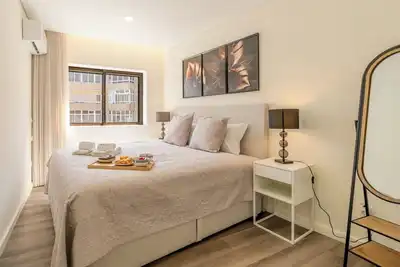 Image de Spacious & Stylish Flat with Garage by HostWise