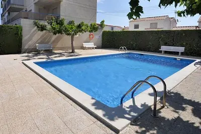 Image de Appartement à Roses avec vue sur la rivière