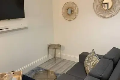 Image de Off Road Parking for 3, 3 Bathrooms + Garden