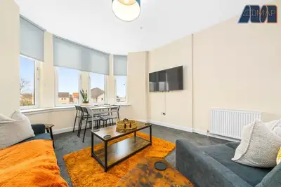 Image de 4 Bed Flat With Parking Sleeps 8 in Fife