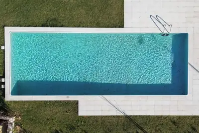 Image de Poolside 2br with Balcony in Gaia by HostWise