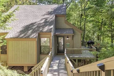 Image de New Listing - Laughing Fox Den in Big Canoe