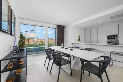 Image de 3-Bedroom Suite at Eagle Beach - Luxury & Comfort by the Sea