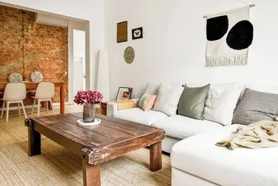 Image de Boho Gem on Main Street | Balcony & Art Vibes