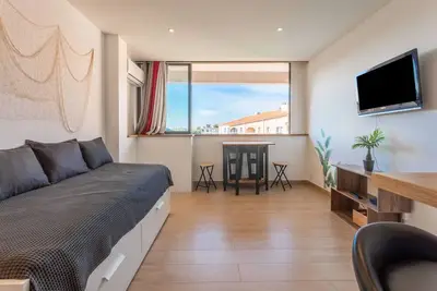 Image de Appartement \"Cocooning\" avec piscine partagée, Wi-Fi et climatisation