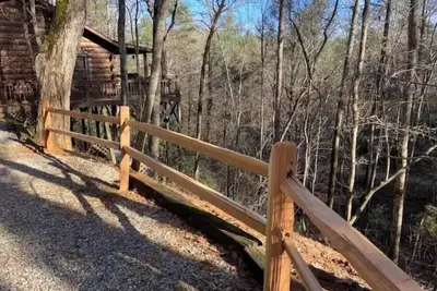 Image de Cozy Log Cabin w/ Hot Tub & Tiny House, Sleeps 6