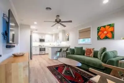 Image de The Square, Cozy 4plex by Vdv