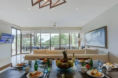 Image de Beachfront retreat w/ pool & dining area