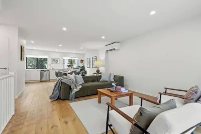 Image de Designer Urban Escape | Stylish City Comfort