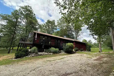 Image de 3-bedroom Pet Friendly home on 14 acres with trails and seasonal creeks.