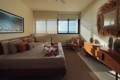 Image de Sunset 2br Apartment Steps from the Beach w/Ocean View