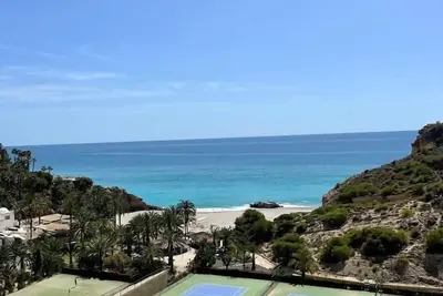 Image de Bright beachfront apartment with swimming pool