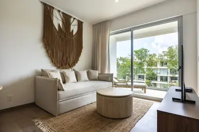 Image de Modern, family-friendly condo with pool view, full kitchen & WiFi
