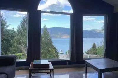 Image de Maple Bay with ocean view and beach close by. Message host for Snowbird stays