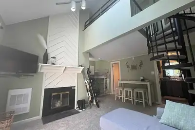 Image de Cozy Studio Condo with Loft, Steps from Skiing, Hiking & More!