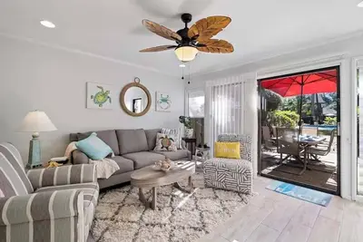 Image de Wonderfully Updated 3-Bedroom Villa - Steps from the Pool + Minutes to the Beach