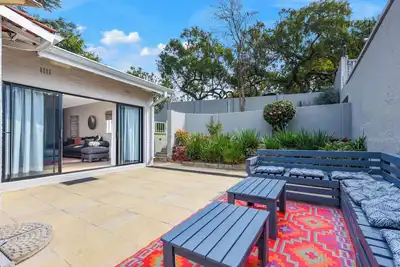 Image de Garden Serenity Home | Pool and Indoor Fireplace