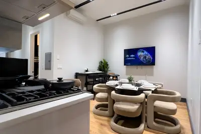 Image de High-end Hideaway: 1 Free Parking, 1fl+bsmt, deck+backyard 🎱Pool Table~20%Off