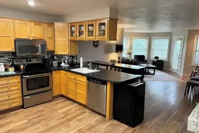 Image de Birchwood Retreat on Tagalong Golf Course with pool and hot tub