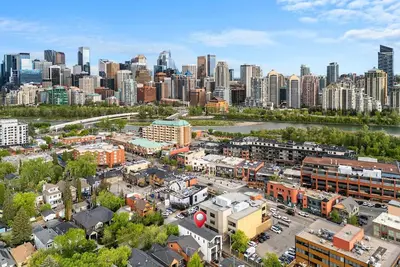 Image de La Petite | Hot Tub | Kensington | Fenced Yard