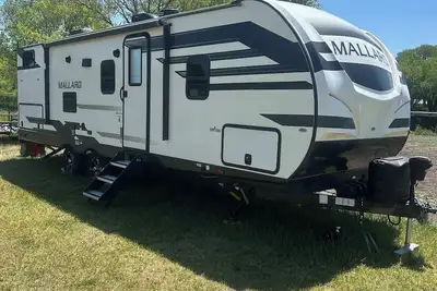 Image de Newer camper/Rv with Ac in charming Rexburg