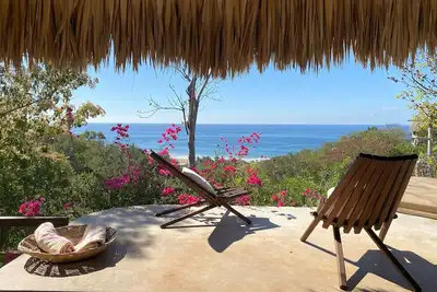 Image de Casa Monte Pacifico, your haven of serenity between beach and tropical vegetation.