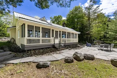 Image de 4 bed 2 bath cottage on Clear Lake
