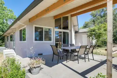 Image de 4 Mi to Folsom Lake: Modern Home w/ Patio!