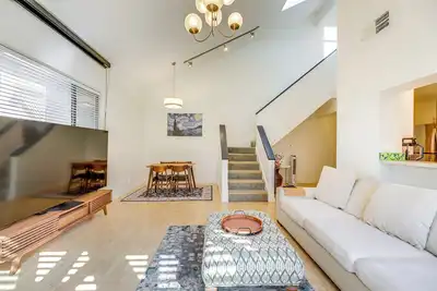 Image de Pool & Trail Access On-Site: Barton Creek Condo!