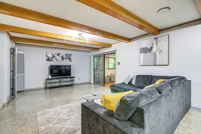 Image de Walk to Graceland: Spacious Memphis Home!