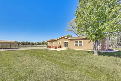 Image de 10 Mi to Aztec Ruins: Family Home w/ Large Yard!