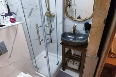 Image de Room with private bathroom 2