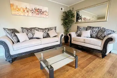 Image de Spacious 4br! Central location!