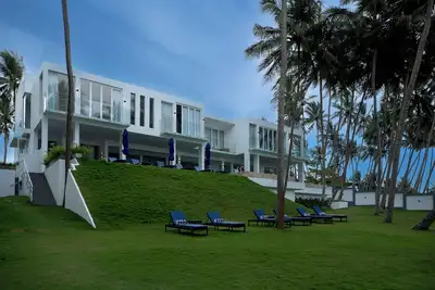 Image de 7-Bedroom Luxury Beachfront Villa with Private Pool in Tangalle