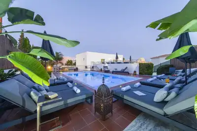 Image de Comfort & fun w/ pool & games area