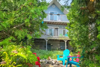 5 minutes to downtown Tobermory