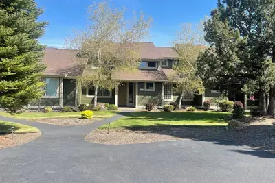 Image de Relaxed Summer Townhome - Hot Tub - Resort Golf/ Pools/ Splashpad/ Pickleball