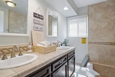 Image de Sip Back Relax Temecula: Pool! Views! Wineries!