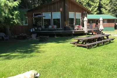 Image de Delightful lodge with WiFi in the heart of Bull River- 5 bedrooms available,