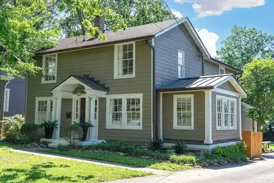 Image de Historic Holloway Haven in Dt Franklin w/ fire-pit